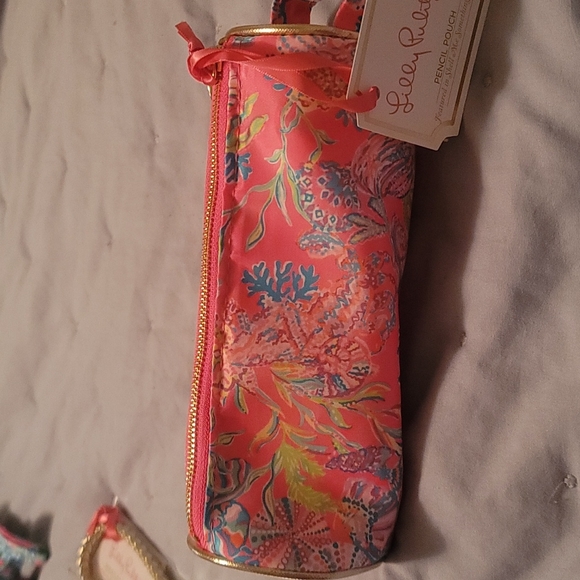 Beautiful Lilly Pulitzer make up case - Picture 2 of 5